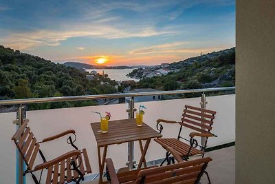 Villa mit beheiztem Aussenpool und Meerblick