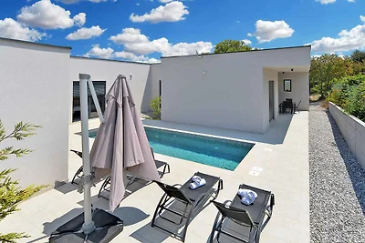 Villa mit Swimmingpool und Sauna