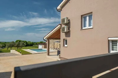 Ferienhaus mit Pool und Klimaanlage