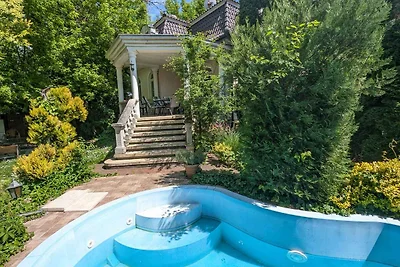 Ferienhaus mit Pool und WLAN