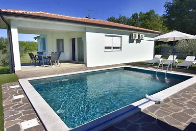 Ferienhaus mit Aussenpool