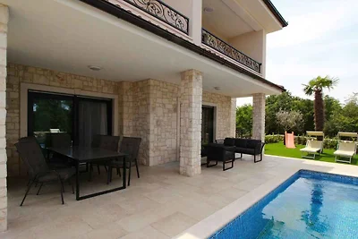 Villa mit Klimaanlage und Pool