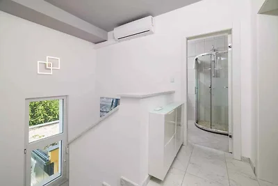 Villa mit Swimmingpool und Whirlpool