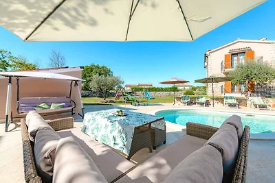 Villa mit Pool und Klimaanlage