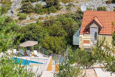 Villa mit beheiztem Aussenpool und Meerblick