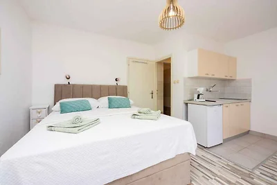 Studio mit Balkon und Klimaanlage