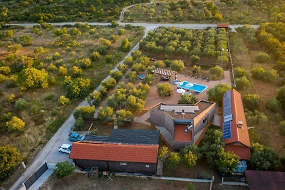 Idyllisches Ferienhaus zwischen Tribunj und