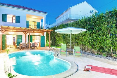 Villa mit Meerblick und Pool