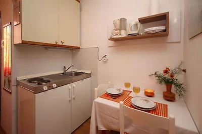 Studio mit Balkon und Klimaanlage