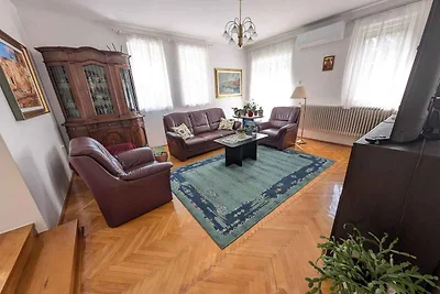 Ferienhaus mit Aussenpool, Grill und grossem