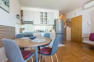 Ferienwohnung mit Balkon und teilweise