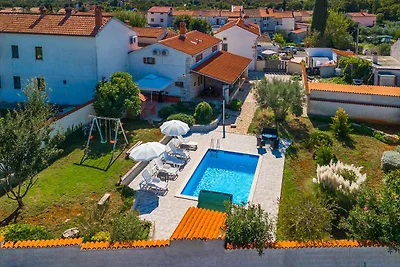 Villa mit Terrasse, Pool und Klimaanlage