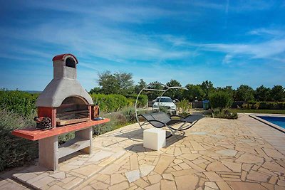 Ferienhaus mit Pool, Spielplatz und Terrasse