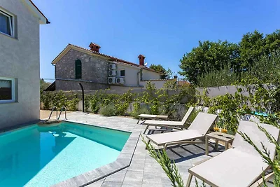 Villa mit Klimaanlage und Pool