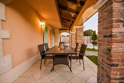 Villa mit Klimaanlage und Aussenpool