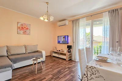 Ferienwohnung mit Terrasse und Garten