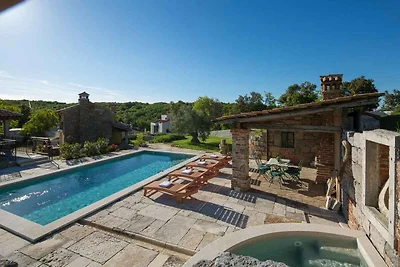 Villa mit Pool und Dependance