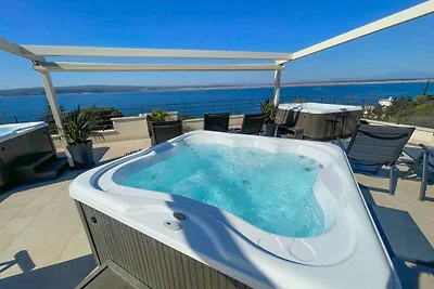 Ferienwohnung mit Whirlpool in Balkon, und mi