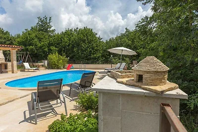 Villa mit Pool und Klimaanlage
