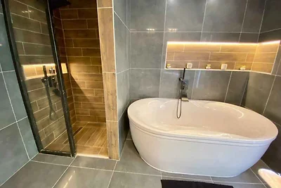 Ferienwohnung mit Schwimmbad, Whirlpool und S