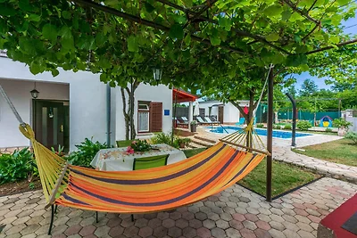 Ferienhaus mit Pool und Klimaanlage