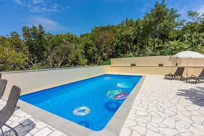 Ferienhaus mit Pool und Klimaanlage