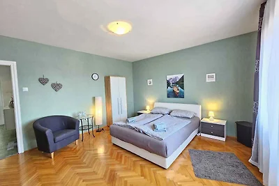 Ferienwohnung mit Blalkon und Klimaanlage