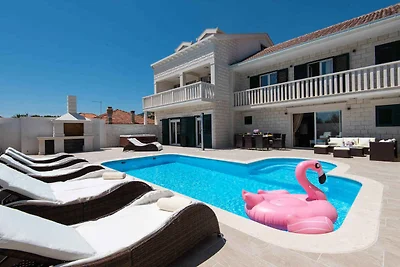 Ferienhaus mit Aussenpool