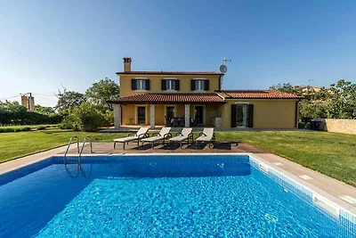 Villa mit Pool und Klimaanlage