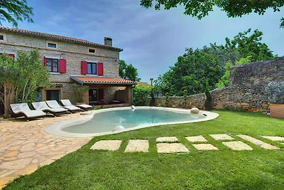 Villa mit Pool und Klimaanlage