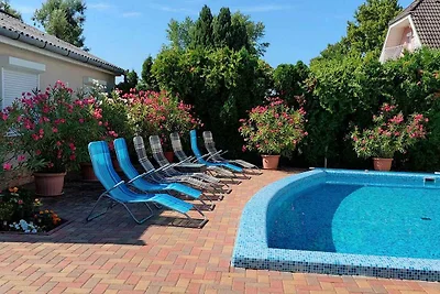 Ferienhaus mit Pool und Internet