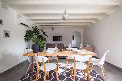 Ferienhaus mit Pool, Klimaanlage, Grill und i