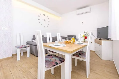 Komfortable Ferienwohnung Šimun mit Meerblick