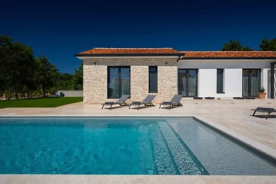 Villa mit Aussenpool