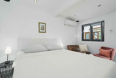 Studio mit Klimaanlage und Terrasse