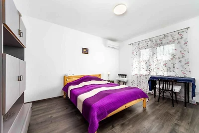 Ferienhaus mit Pool, Klimaanlage und WiFi