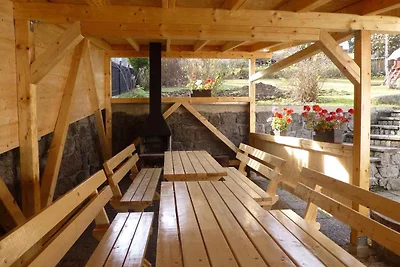 Ferienhaus mit Kaminofen in Hanglage