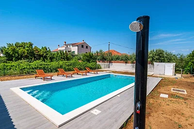 Ferienwohnung mit Balkon und Pool