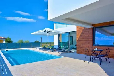 Villa mit Klimaanlage und Pool