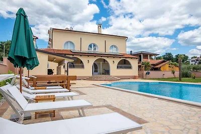Ferienwohnung mit Pool und Grill