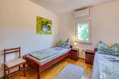 Ferienhaus mit Pool und Grill