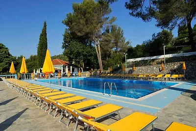 Bungalow mit Veranda und Pool