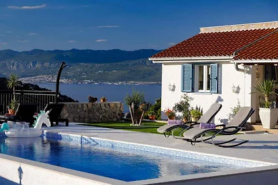 Ferienhaus mit Pool für 6 Personen