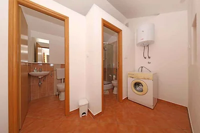 Ferienhaus mit Garten und Klimaanlage