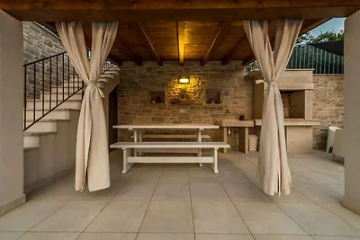 Villa mit Pool und Klimaanlage