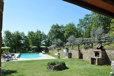 Villa mit Pool und Garten