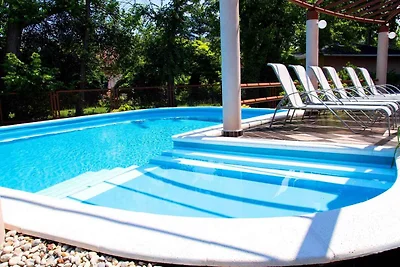 Ferienhaus mit Pool und Whirlpool nur 100 m v