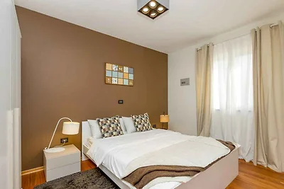 Apartment mit drei Schlafzimmern, Balkon und 