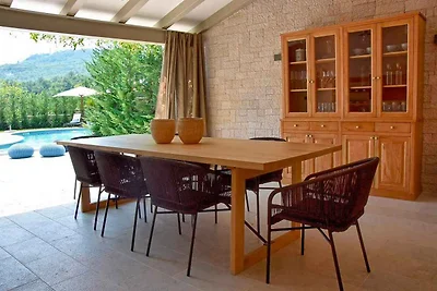 Villa mit Pool, Wellness und Sauna