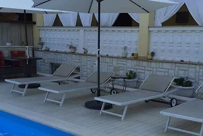 Ferienwohnung mit Pool und Klimaanlage
